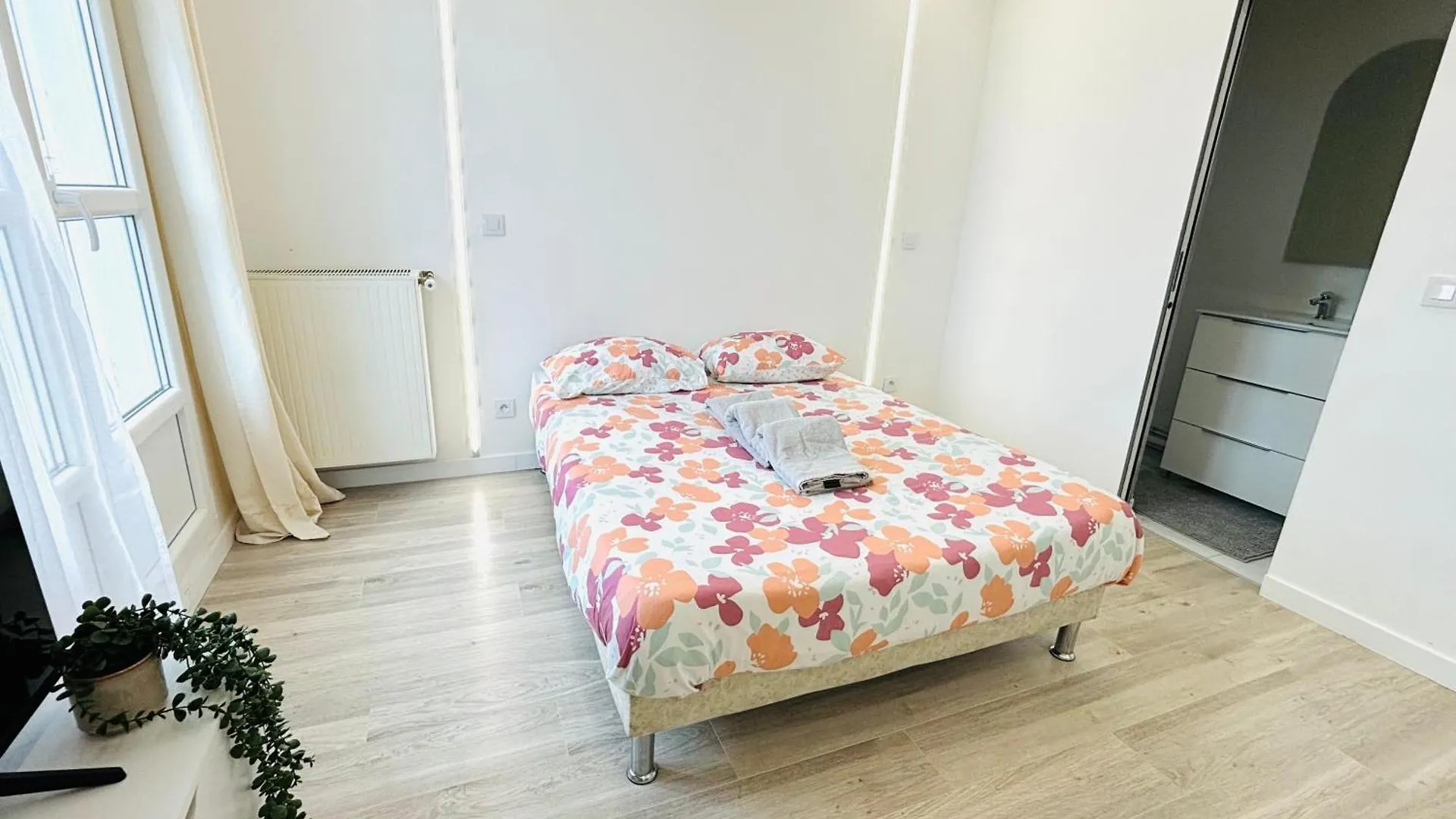 Republique Rue Des Bluets Paris Apartment